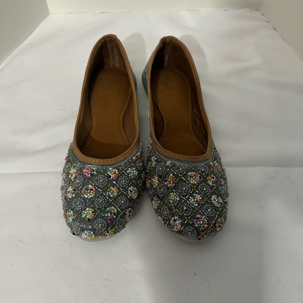 Sparkles- slender shoe/slipper fits like 6.5